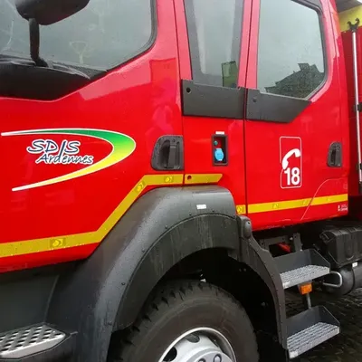 Un homme brûlé à la tête et à la main après l'incendie d'un...