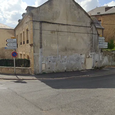 Un bâtiment d'habitation menace de s’effondrer