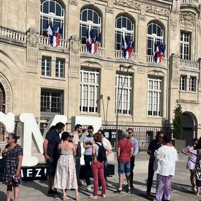 Une trentaine de personnes rassemblées à Charleville en hommage à...