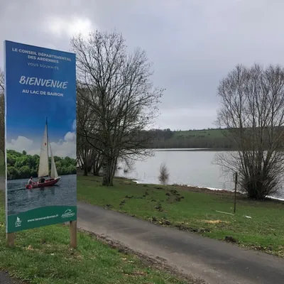 Baignade interdite au lac de Bairon après le développement d'algues