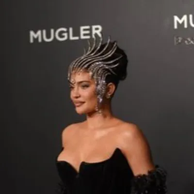 Kylie Jenner captive l'attention avec une mise en scène audacieuse...