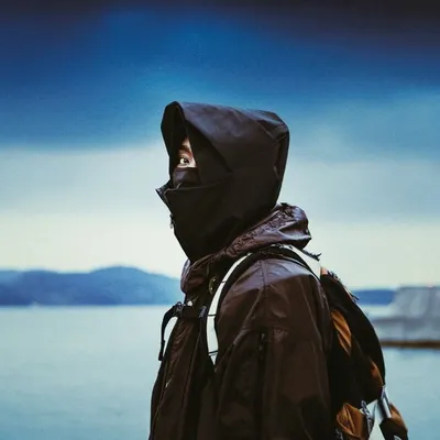 « Nouveau Produit » : So La Lune surprend le rap avec des...