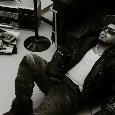 « MANIA » : Hamza lance son nouvel opus et enflamme le rap francophone