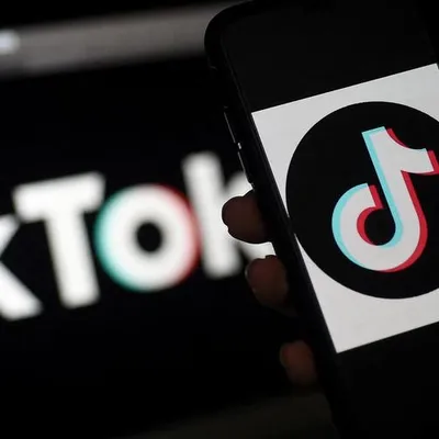 Le gouvernement français interdit TikTok et Instagram aux...