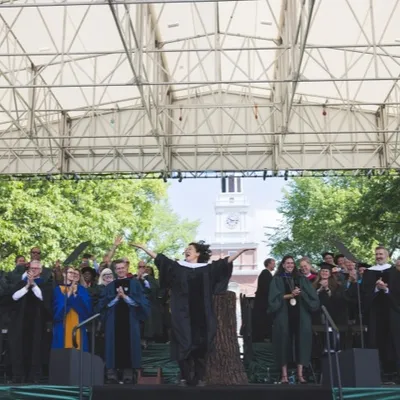 Sandra Oh, actrice de Grey's Anatomy, inspire les diplômés de...