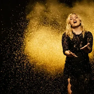 Eurovision 2025 : Les raisons du silence de Louane après son...