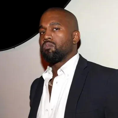 Kanye West se moque de J. Cole après ses excuses à Kendrick Lamar