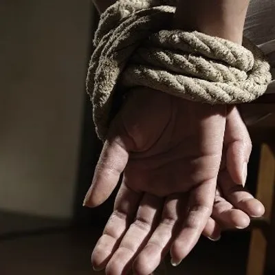 Une jeune femme de 23 ans simule son enlèvement, elle se cacher...