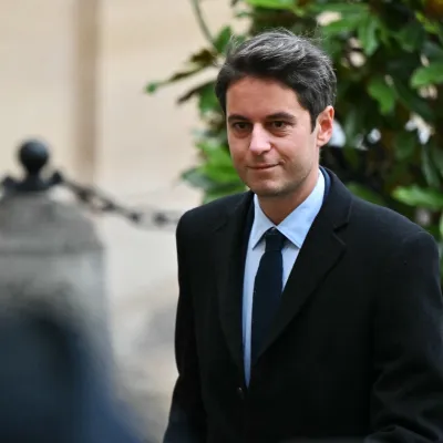 Urgence numérique : Gabriel Attal et Marcel Rufo veulent protéger...