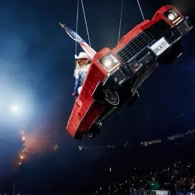 La voiture volante de Beyoncé tombe en plein show : son équipe...