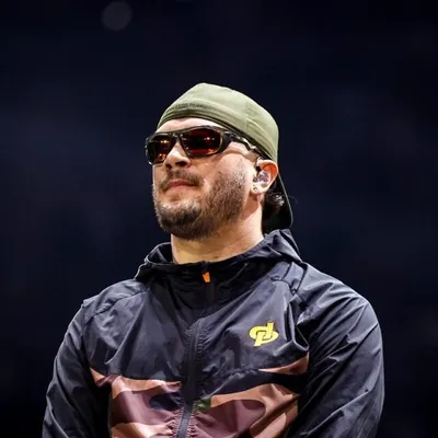 Jul enflamme le Stade de France et établit un nouveau record...