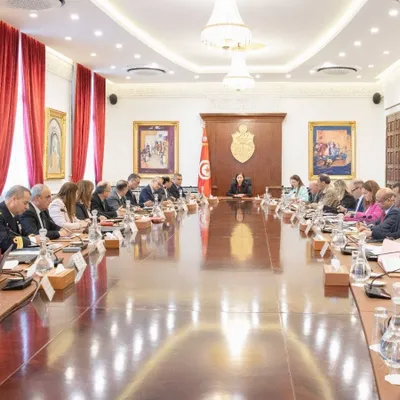 Tunisie : le gouvernement adopte une série de mesures pour...