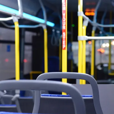La France offre 165 bus à la Tunisie suscitant la controverse ! 