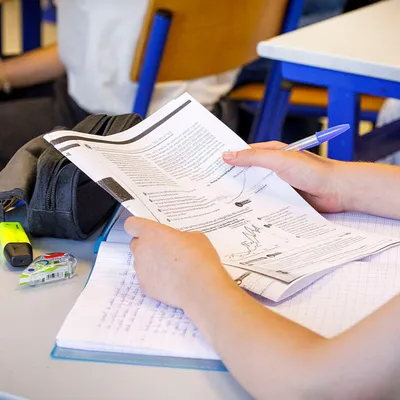 Yonne : une professeure suspendue pour avoir observé une minute de...