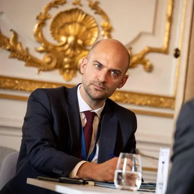 Tensions France-Algérie : la France renvoie des diplomates...