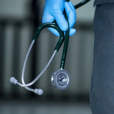 Santé : 300 praticiens étrangers exerçant en France entament une...