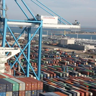[ Société ] Refus symbolique à Fos-sur-Mer : les dockers opposent...