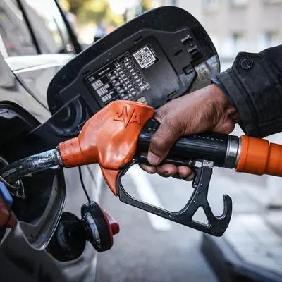 [ ECONOMIE ] Carburants : les prix au plus bas depuis quatre ans,...