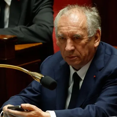 [ Politique ] Chute du gouvernement Bayrou : une crise politique...
