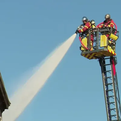 [ Société ] Incendie spectaculaire dans une menuiserie à Marseille
