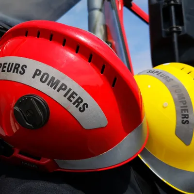 Une minute de silence pour saluer "le dévouement" des pompiers