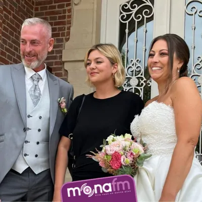 Louane débarque au mariage d’une fan et lui fait le plus beau des...