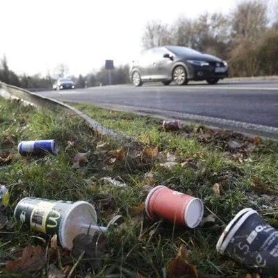 Plus d’1 français sur 5 jette ses déchets sur l’autoroute... 