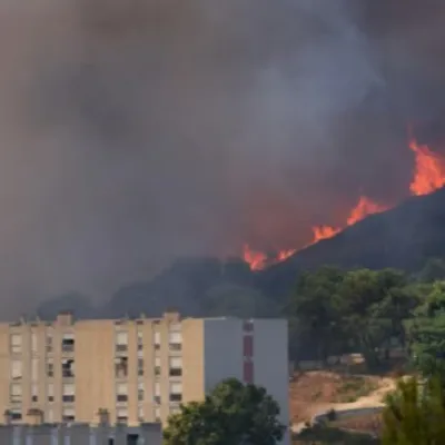 Un incendie violent touche Marseille, depuis hier après-midi.
