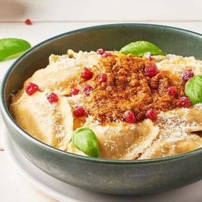 Ravioles maison au pesto/ricotta et airelles 
