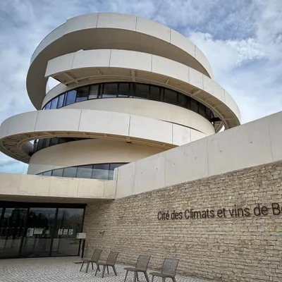 La Cité Climats et Vins de Beaune : Épicentre de la Viticulture...