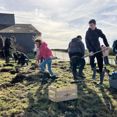 Pontivy : Le lycée Kerlebost plante une micro forêt