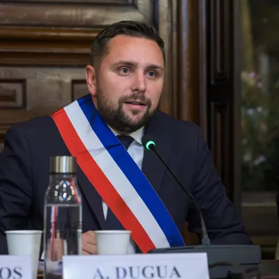 Le maire de Saint-Chamond porte plainte contre son opposante...
