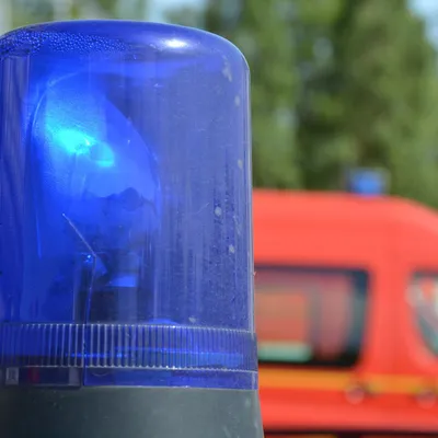 Doublé sur la RN 88, il se prend pour un policier et active un...