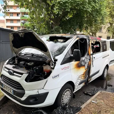 Le minibus du club de handball de Saint-Etienne métropole incendié