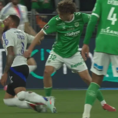 ASSE/OL : il y avait bien carton rouge pour Stassin selon la...
