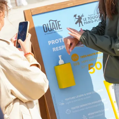 Des distributeurs de crème solaire mis à disposition gratuitement...