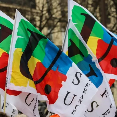 Un rassemblement à Toulouse en hommage à l'assistante d'éducation...