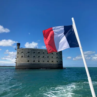 Deux icônes de l'émission Fort Boyard en dédicace à Toulouse
