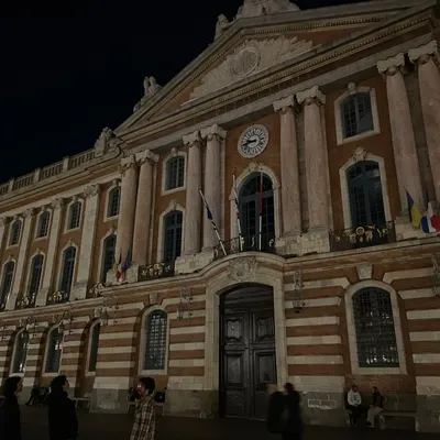 Le Capitole éteint en hommage au pape François, décédé lundi