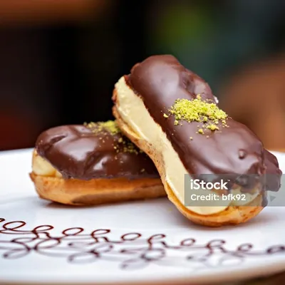 Où trouver les meilleurs éclairs au chocolat, flan vanille et...