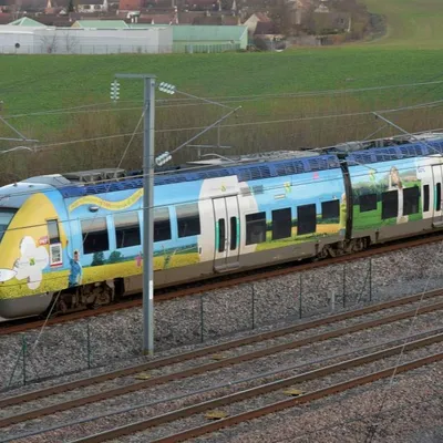 Un train touché par des projectiles