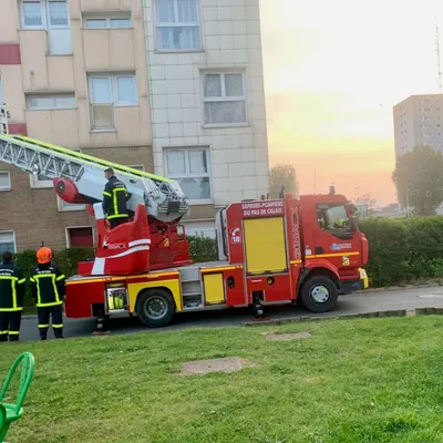 Une cuisine ravagée par les flammes à Calais ce samedi soir
