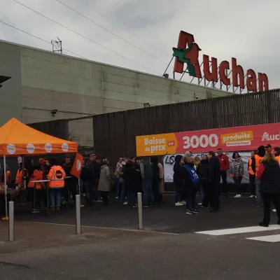 Les salariés d'Auchan en grève pour des hausses de salaires