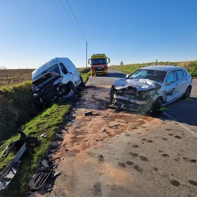Crochte : spectaculaire accident entre une voiture et une camionnette