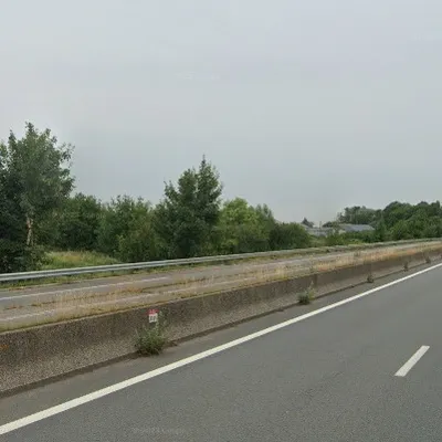 Course-poursuite sur l'A25 entre une voiture... et une dépanneuse
