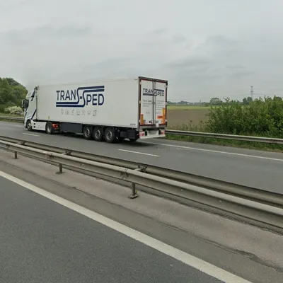 Une voiture en flamme sur l'A16 à hauteur de Guemps