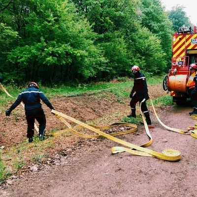 Feu de végétation à Équihen-Plage : accès compliqué pour les...