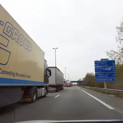 Marck : trois hommes blessés dans un accident sur l'A16