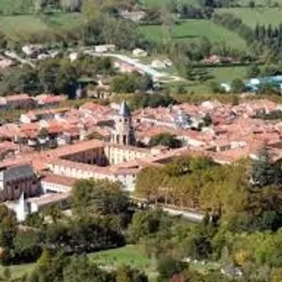 Peintres dans les rues de Durfort : when le village devient toile