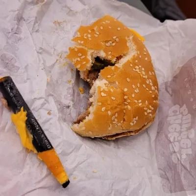 Altrkirch : un crayon dans son burger ! 